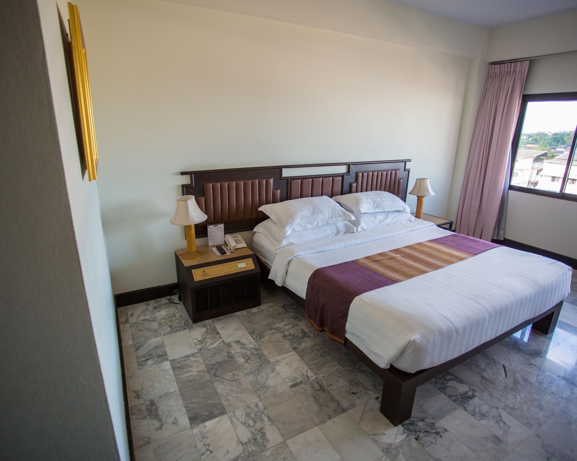 Seeharaj Hotel Uttaradit Exterior foto