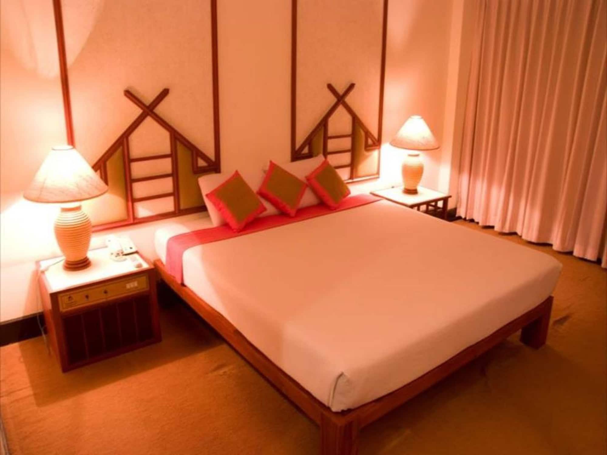 Seeharaj Hotel Uttaradit Exterior foto