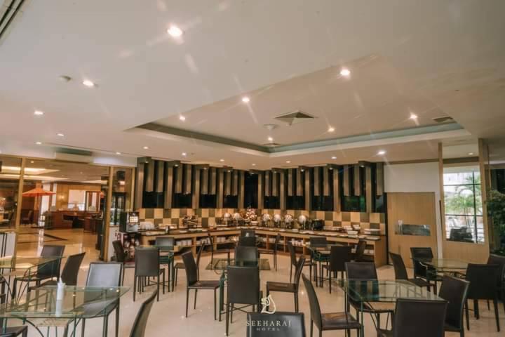 Seeharaj Hotel Uttaradit Exterior foto
