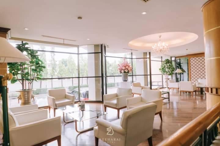 Seeharaj Hotel Uttaradit Exterior foto