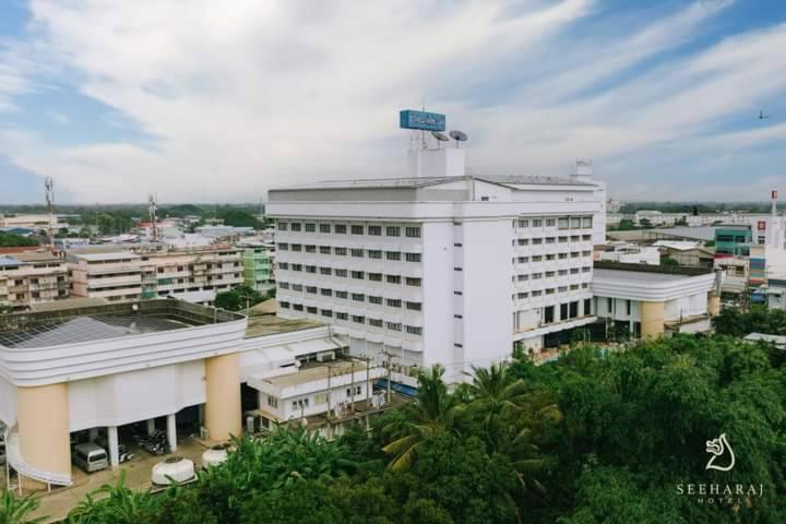 Seeharaj Hotel Uttaradit Exterior foto