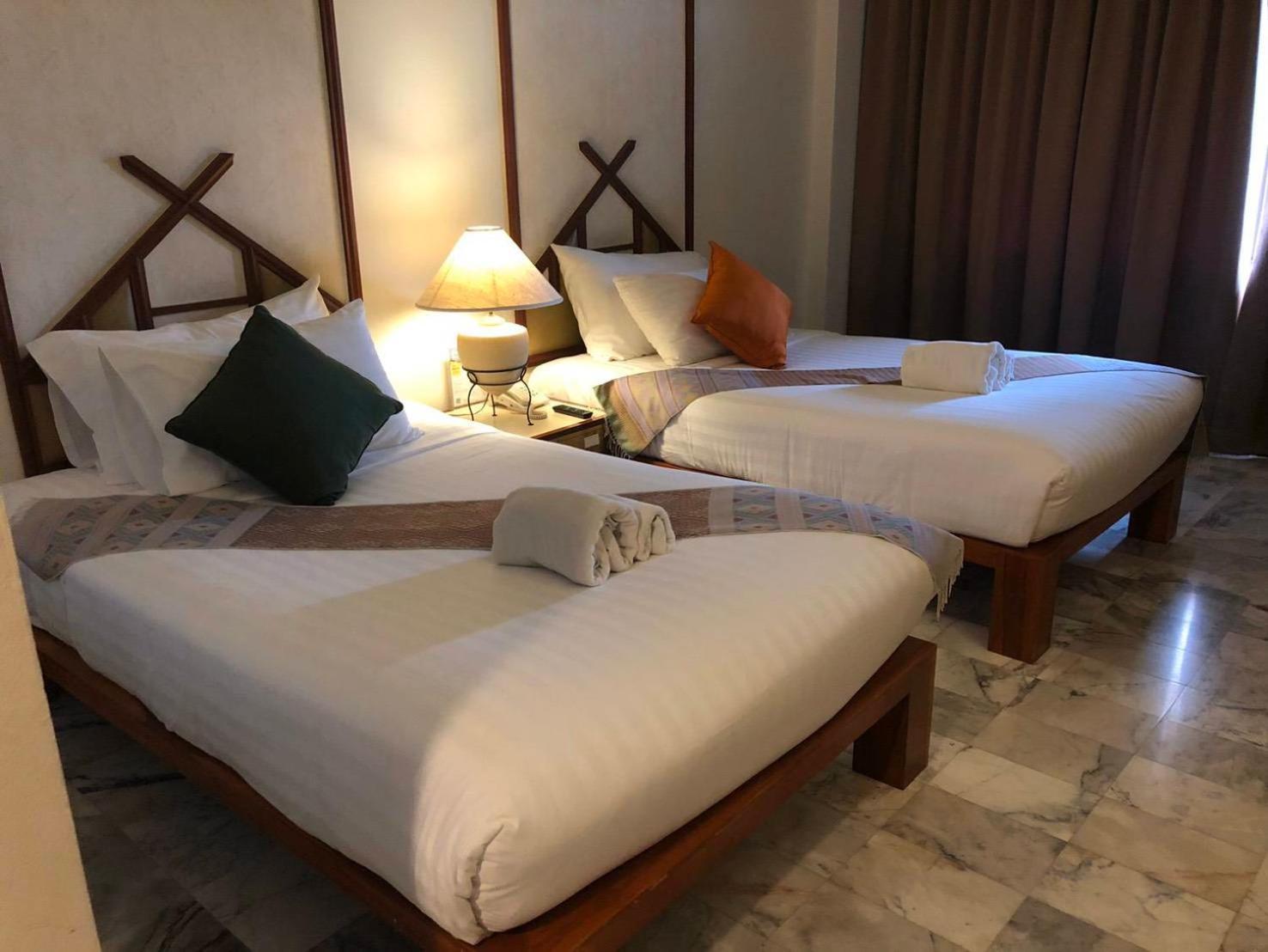 Seeharaj Hotel Uttaradit Exterior foto