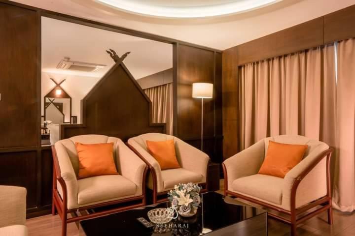 Seeharaj Hotel Uttaradit Exterior foto