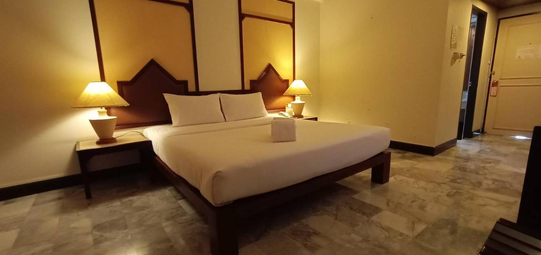Seeharaj Hotel Uttaradit Exterior foto