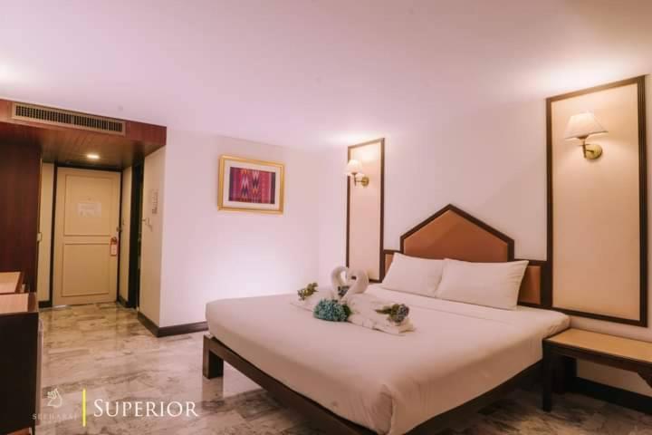 Seeharaj Hotel Uttaradit Exterior foto